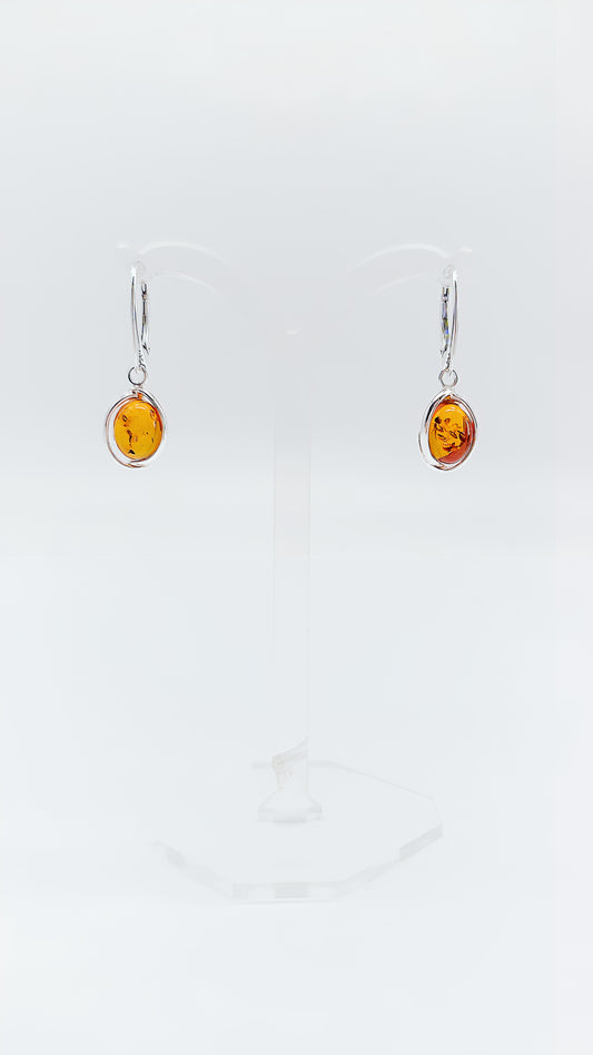 Simple elegance: earrings with warm amber