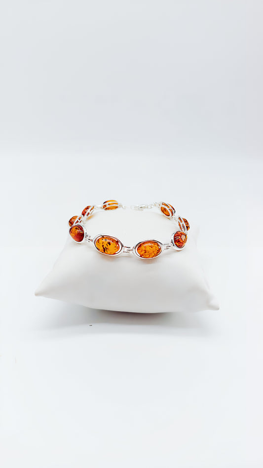 Amber bracelet: elegance in silver and natural stone