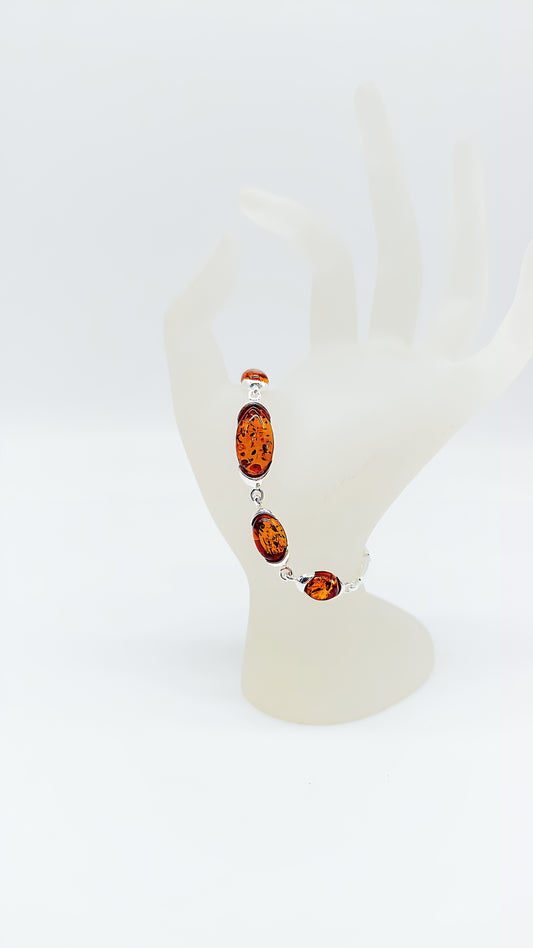 Natural elegance: amber bracelet in fine silver