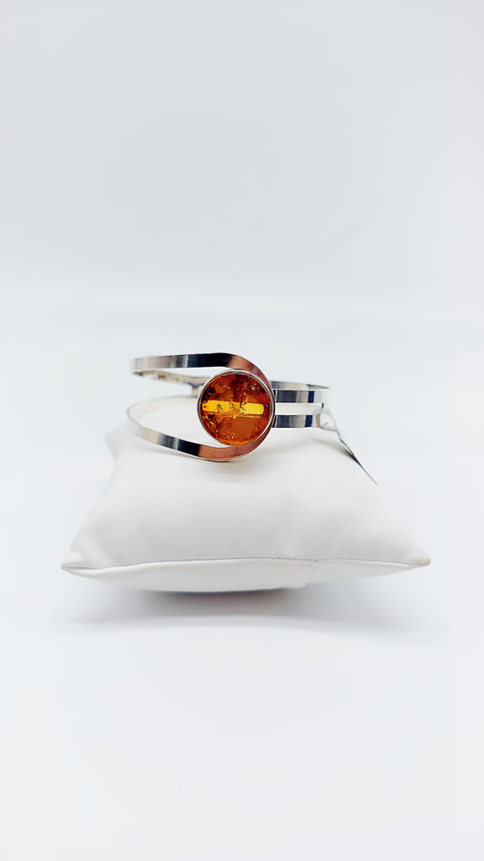 Simple and elegant – bangle with amber