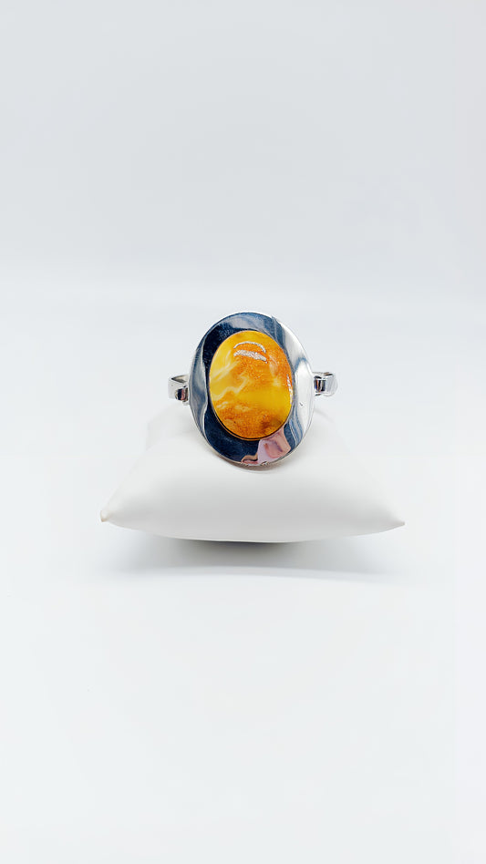 Bangle with natural amber for women