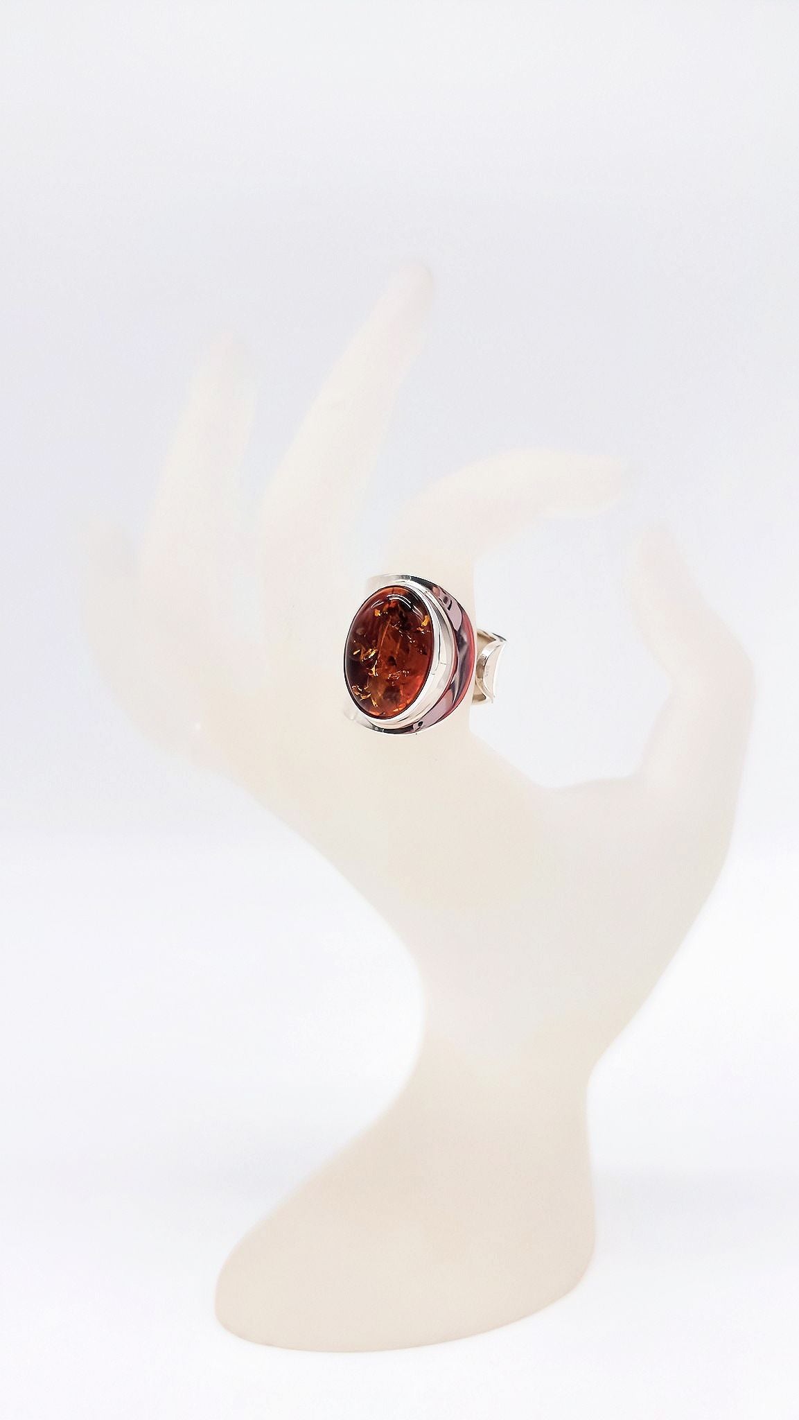 Einzigartiger Ring mit leuchtendem orangefarbenem Bernstein