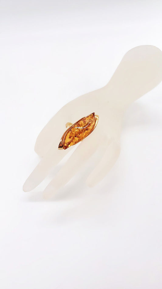Elegant jewelry: Gold-plated silver ring with greenish amber