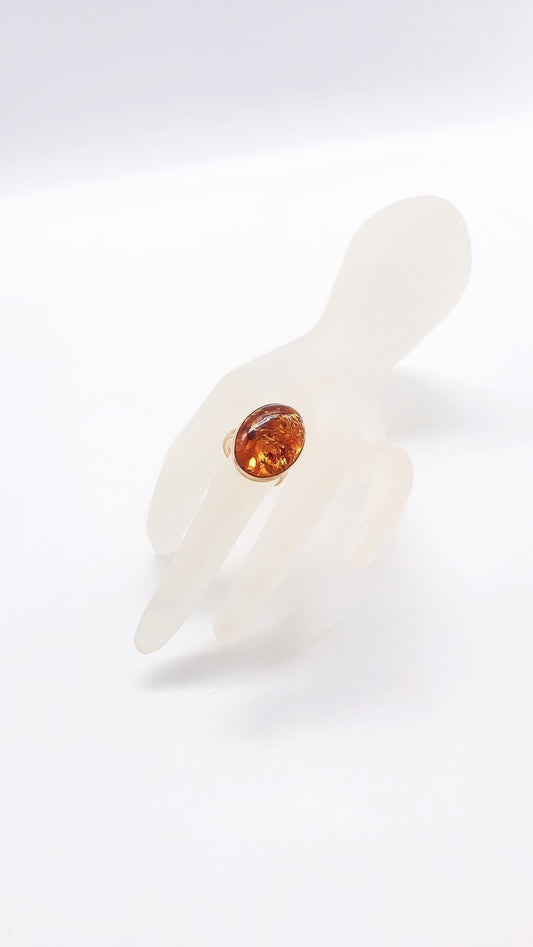 Shiny amber ring in a noble design