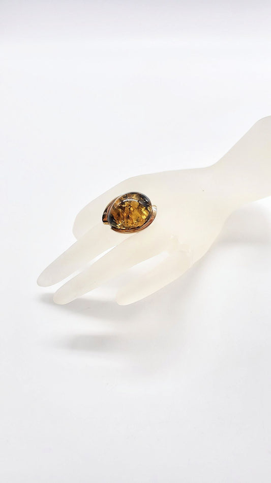 Elegant style: amber in gold setting