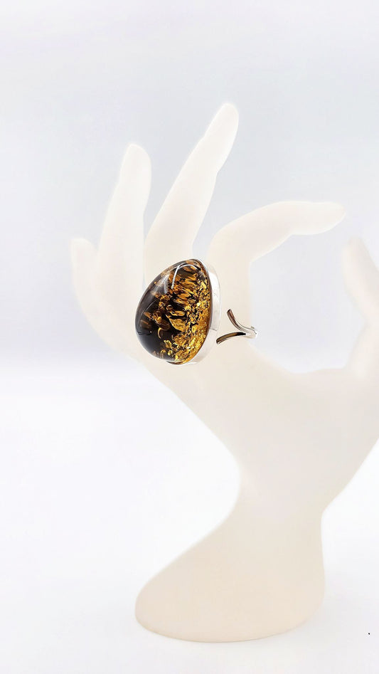 Timelessly beautiful: Adjustable amber ring