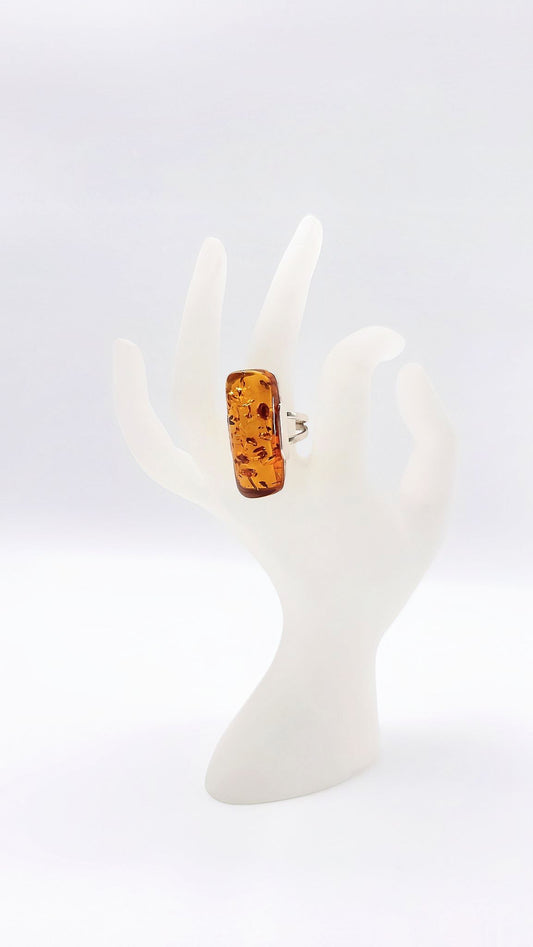 Modern amber ring made of silver – perfect jewelry for every occasion