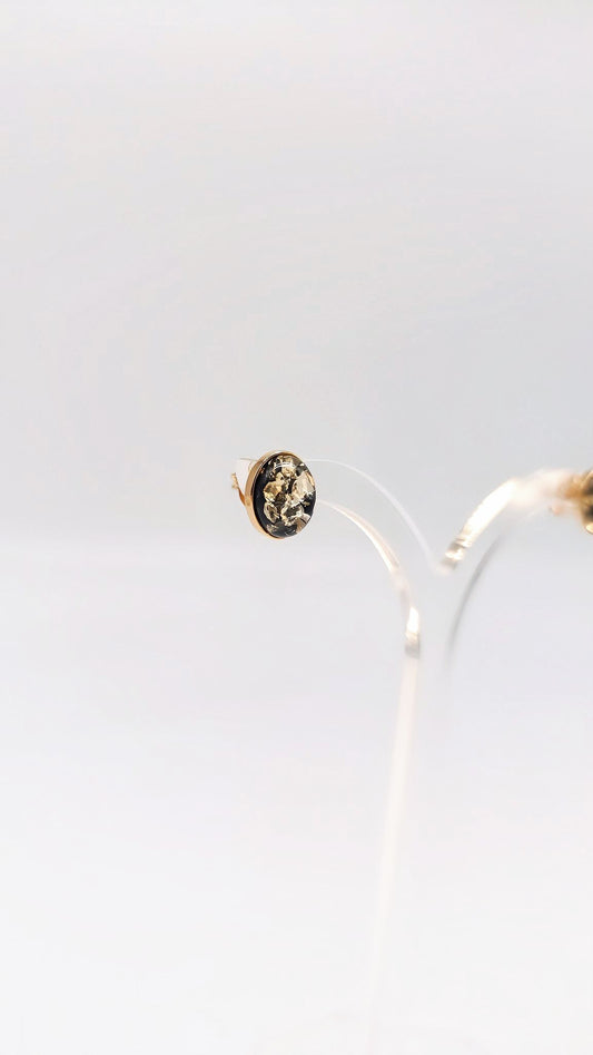 Elegant amber earrings in green with gold-plated silver