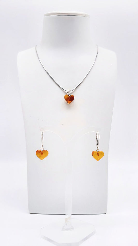 Romantic jewelry set amber hearts in silver setting