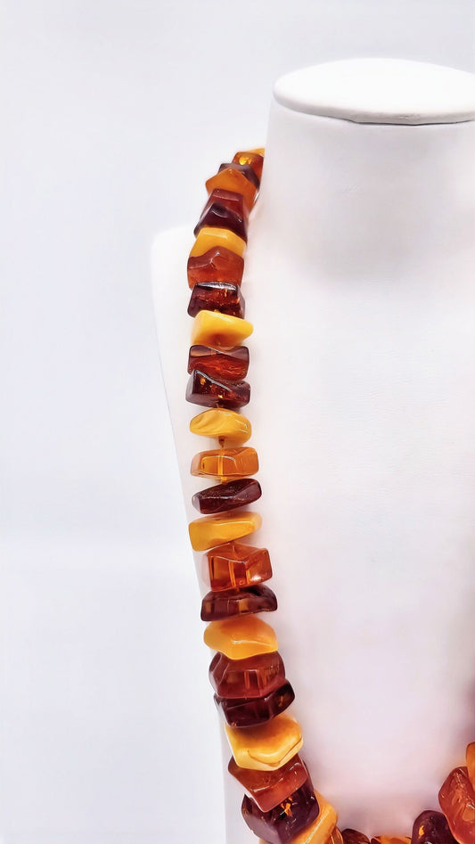 Gemstone necklace made of genuine amber – a true masterpiece