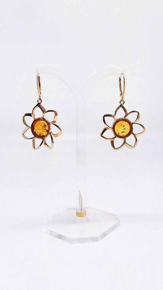Floral earrings with amber – timeless elegance