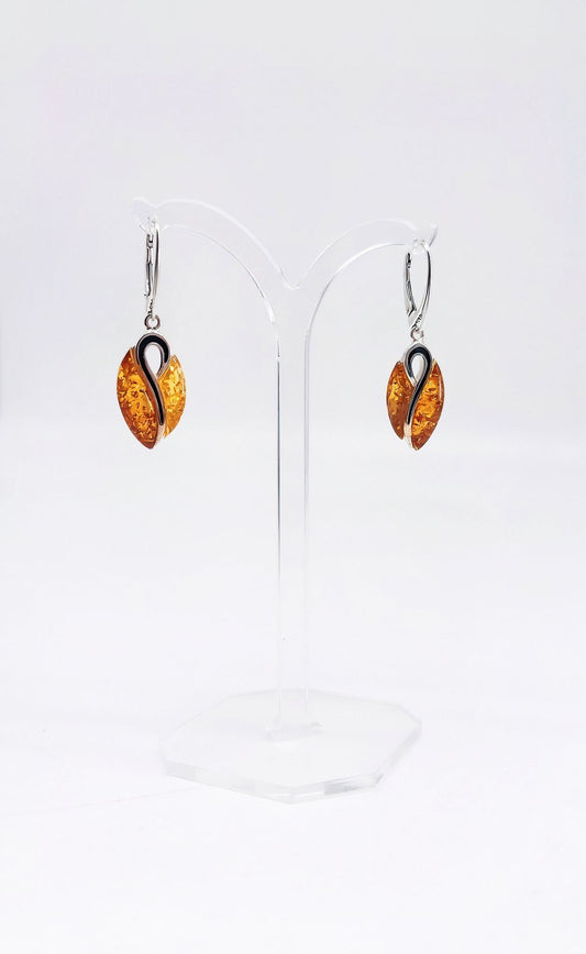 Lightweight silver earrings with natural amber – elegant design