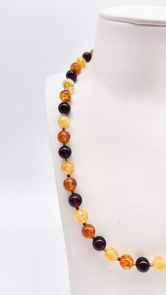 Amber necklace – 42 cm, stylish & modern