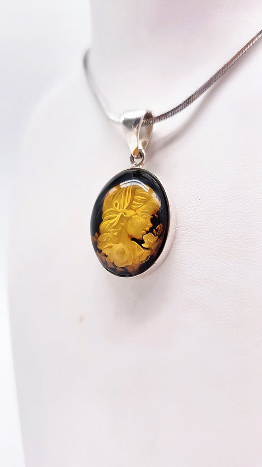 Silver pendant – natural stone & artistic engraving