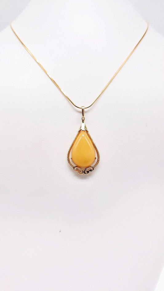 Drop-shaped amber pendant – stylish & elegant