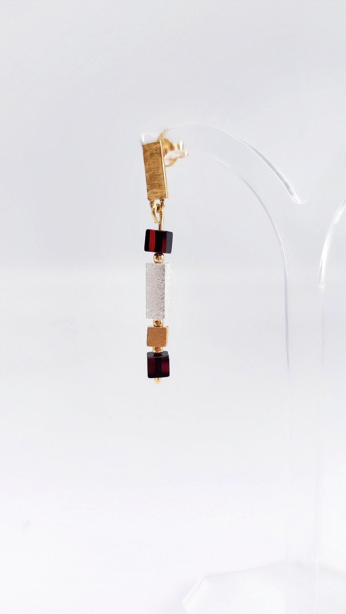 Statement-Ohrringe mit rotem Bernstein & Gold – stilvolle Akzente