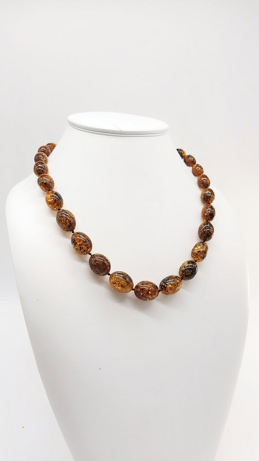 Simple and stylish amber necklace for women