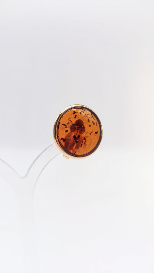 Trendy gold-plated clip earrings – amber meets elegance
