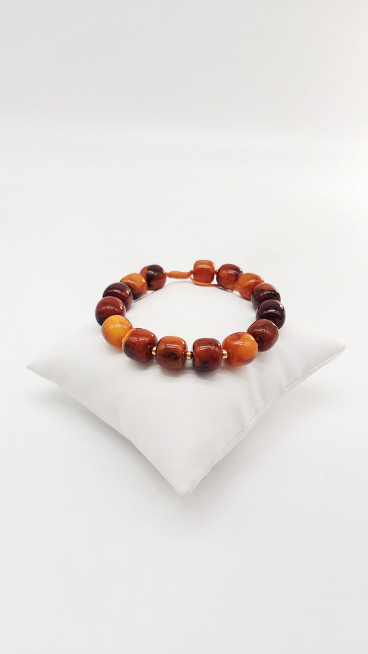 Amber bracelet – elegant jewelry for mothers