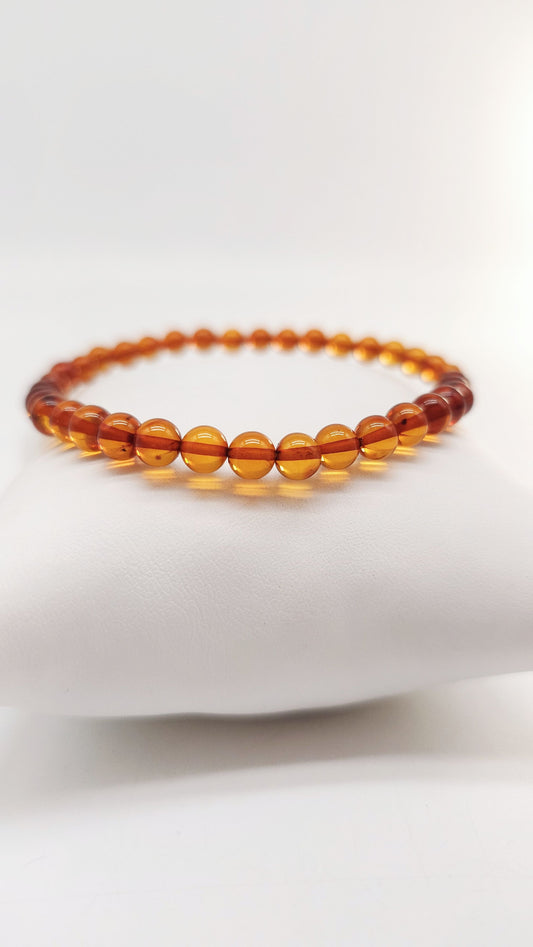 Stretch bracelet made of natural amber for women