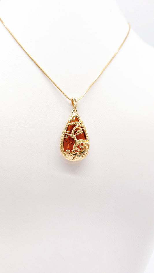 Gift pendant with real amber
