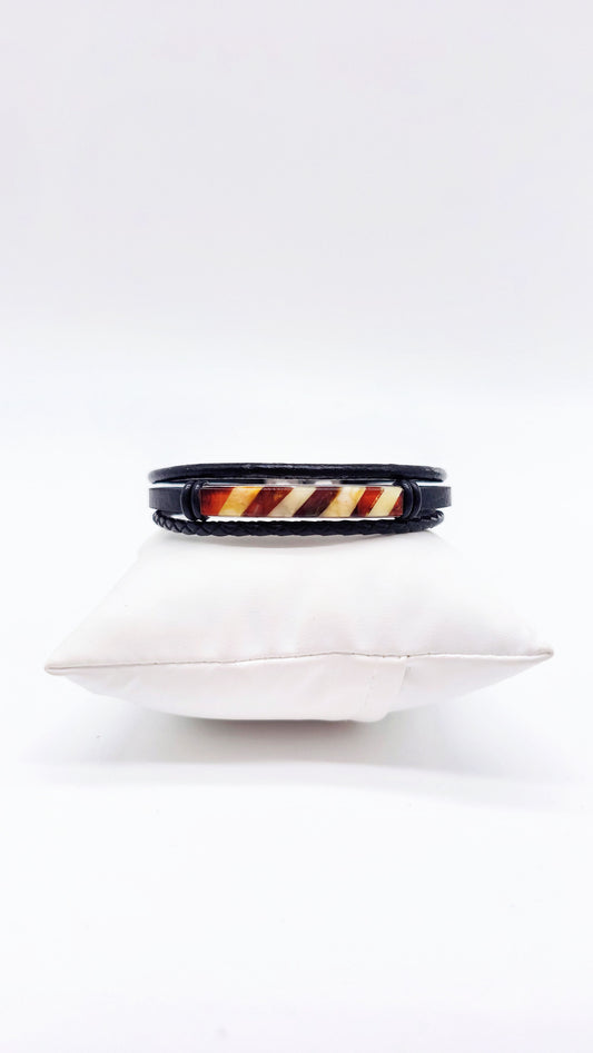 Robust men's bracelet made of leather and amber