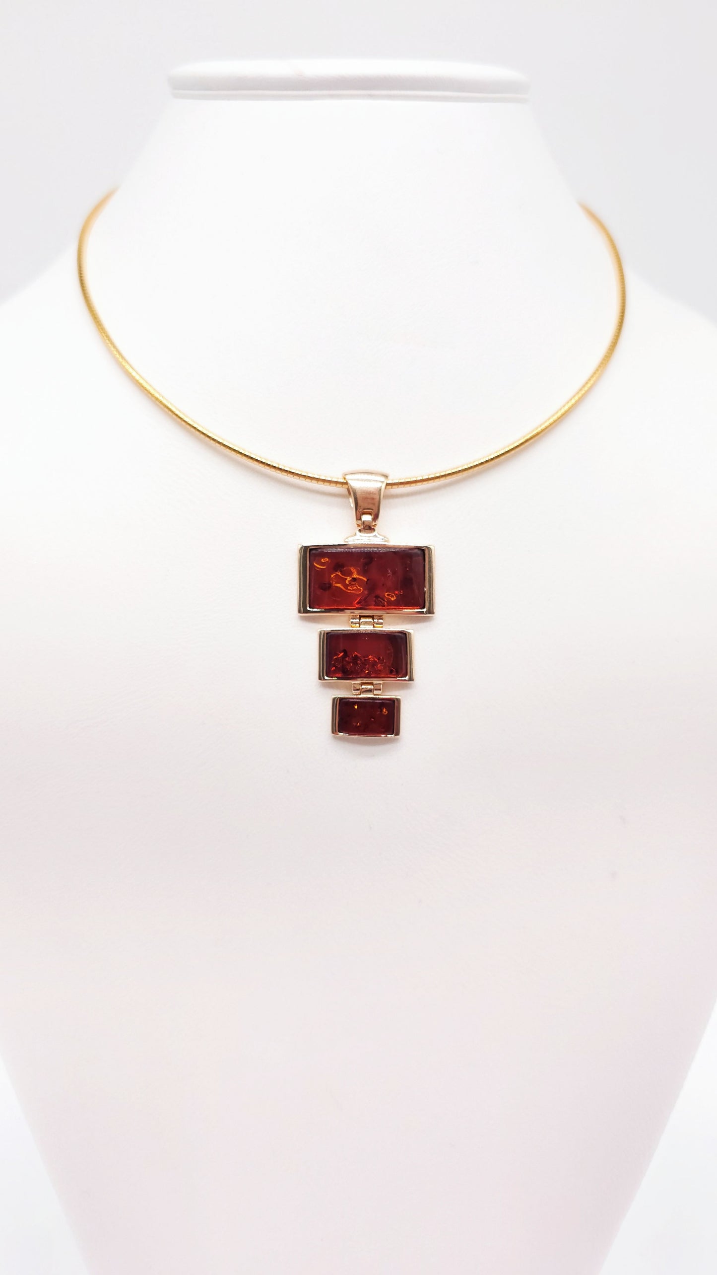 Exclusive unique pendant with amber