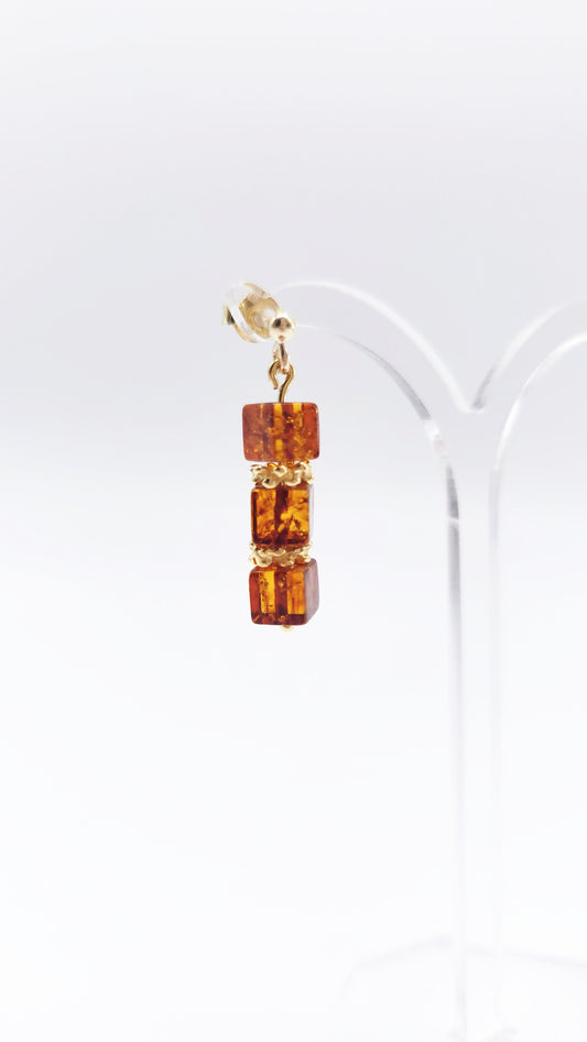 Amber earrings with cubes – 24K gold-plated 925 silver