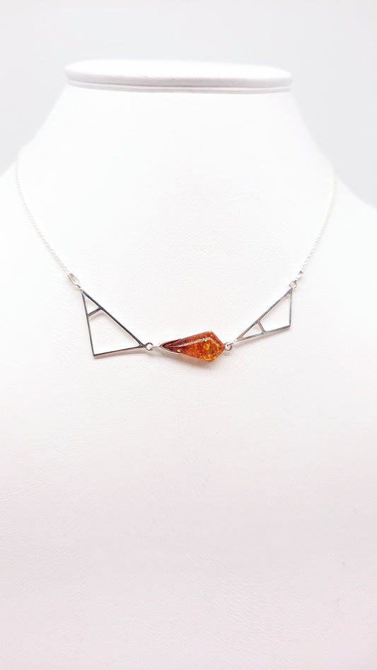Timeless and stylish: amber in a silver frame