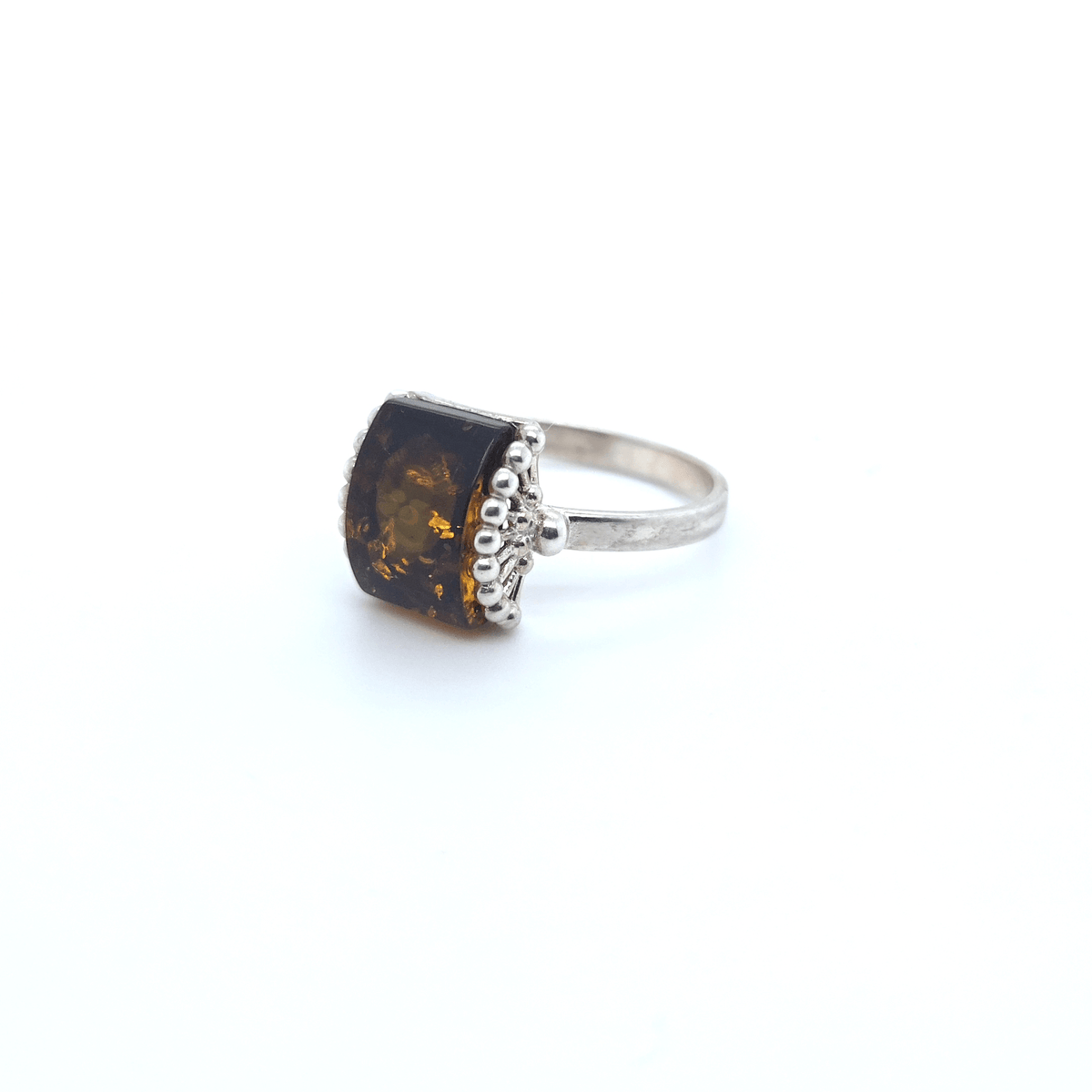 Moderne barnstenen ring voor elke dag
