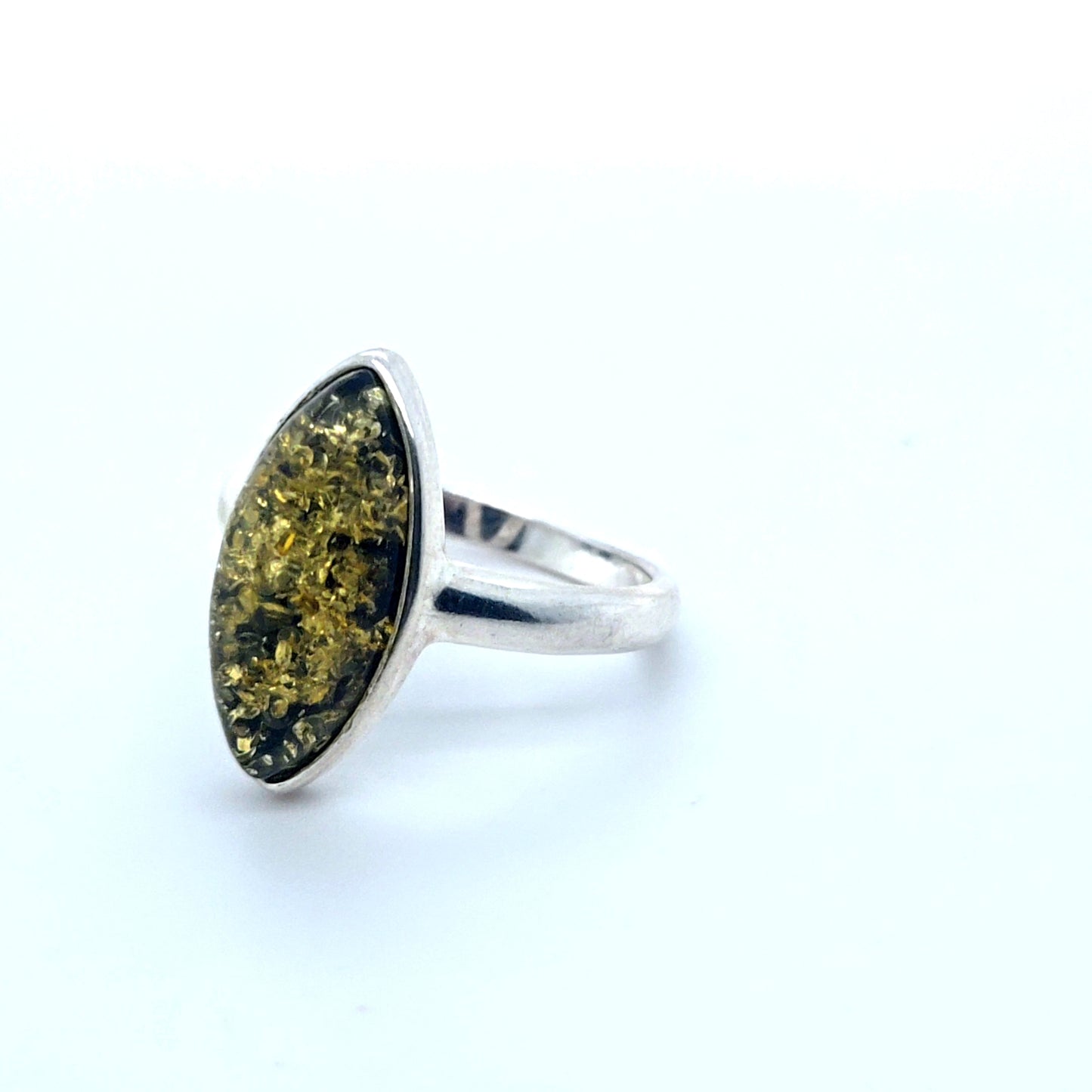 Markanter Bernstein Ring modern