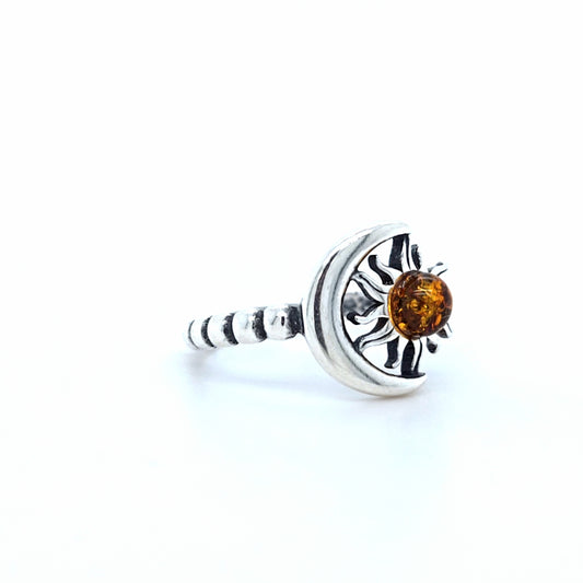 Ring aus Sterling-Silber mit Baltischem Bernstein