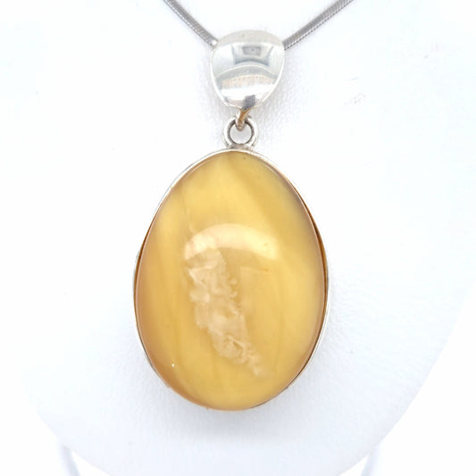 Heller Bernstein Anhänger: Edles Butterscotch-Unikat in 925 Silber