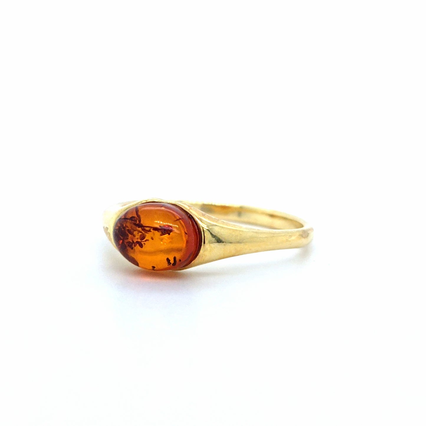 Moderner Ring mit ovalem Bernstein – Schlicht & Edel