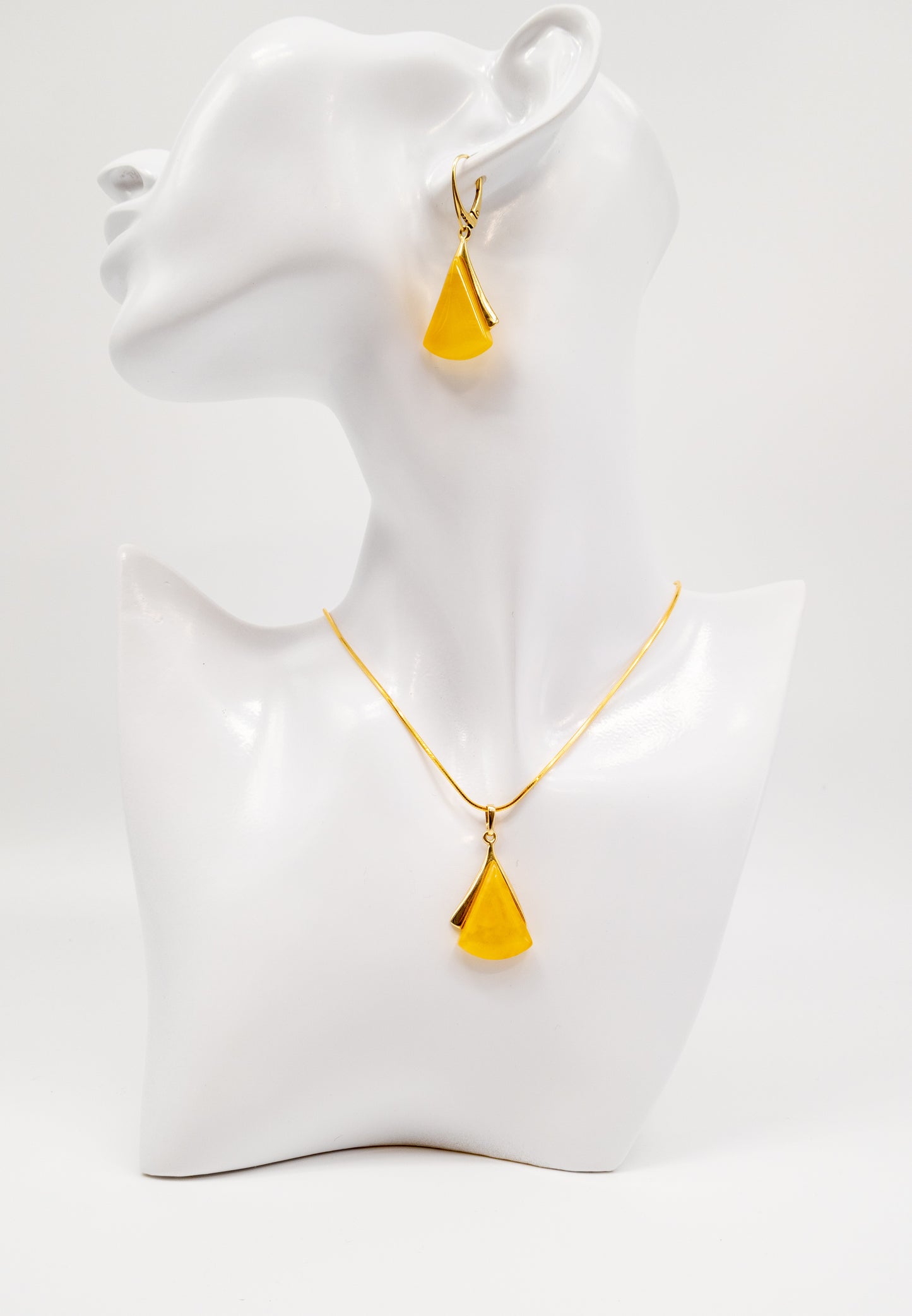 Exclusive gold-plated earrings with genuine amber