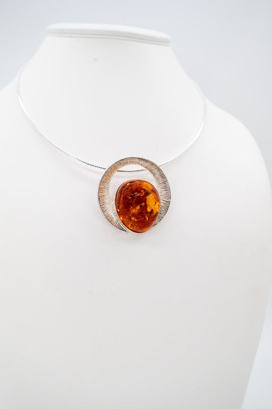 Exclusive pendant 4×4 cm with amber & silver