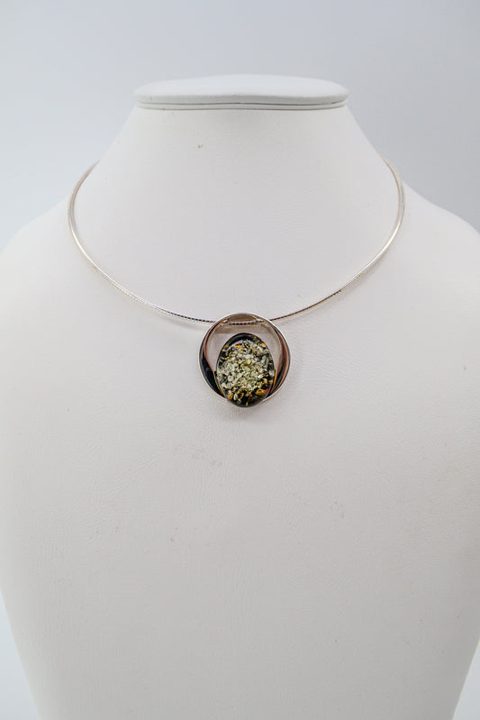 Jewelry online – Silver pendant with sparkling amber