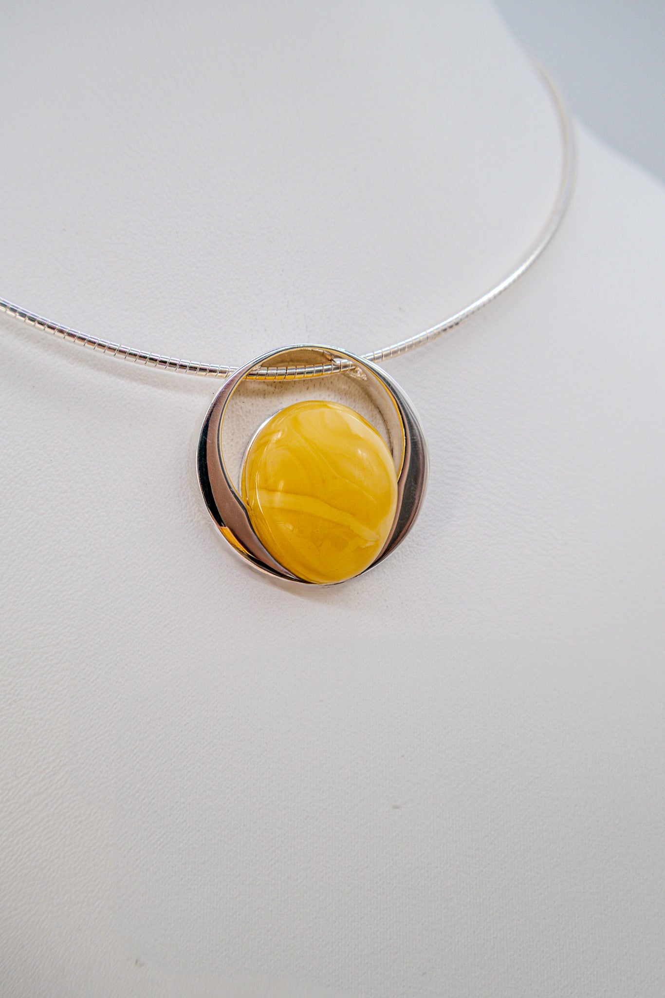 Jewelry set: amber pendant with 925 silver ring