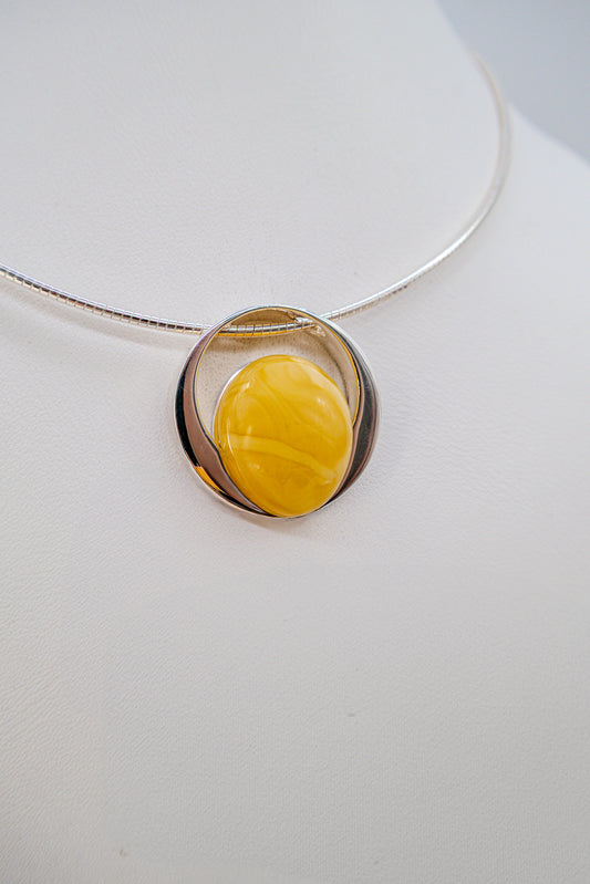 Jewelry set: amber pendant with 925 silver ring