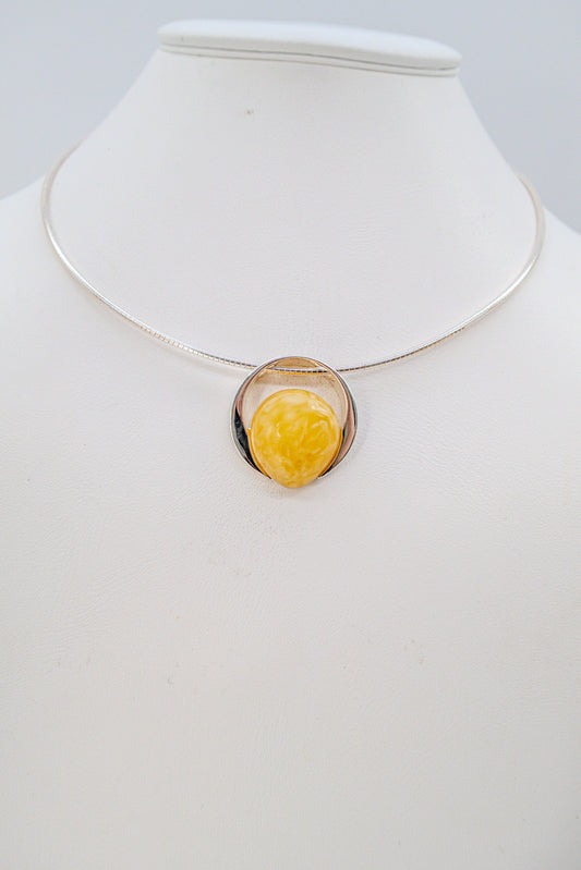 High-quality amber pendant including 45 cm choker