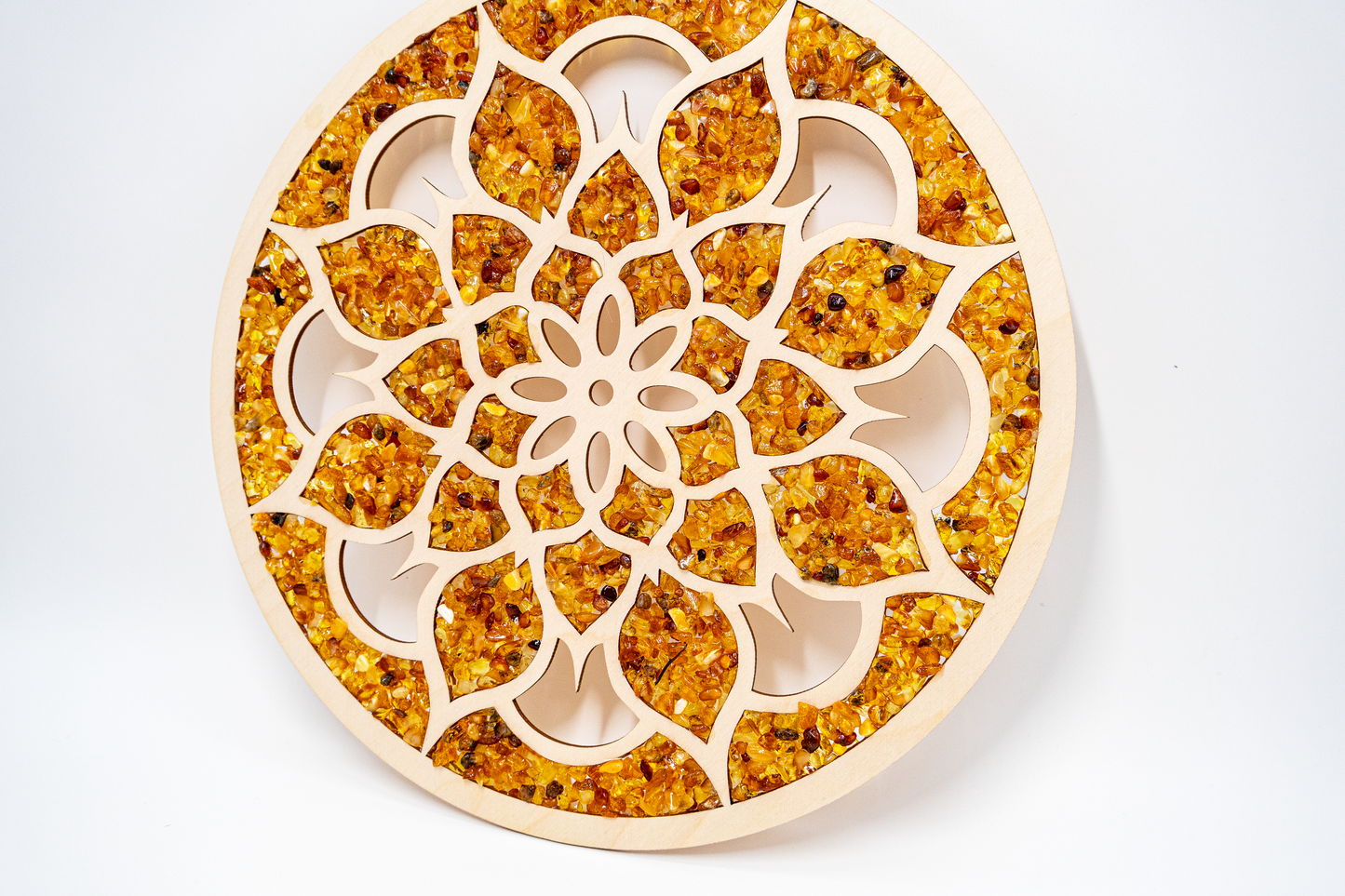 Holzbild mit Bernstein – Lotusblume 30 cm