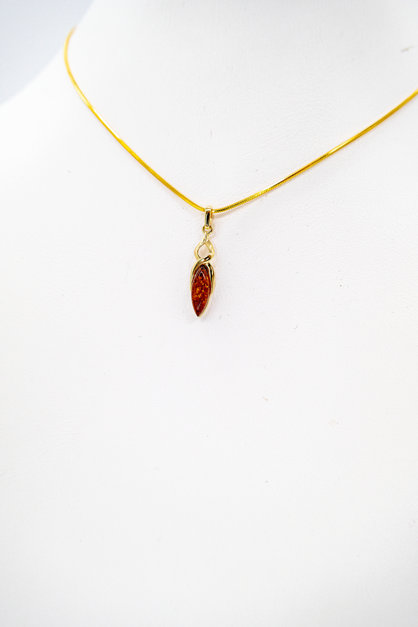Gold-plated amber pendant with chain – 45 cm