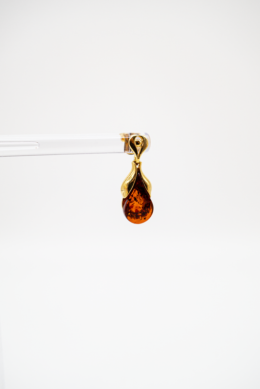 High-quality stud earrings – gold-plated silver with amber