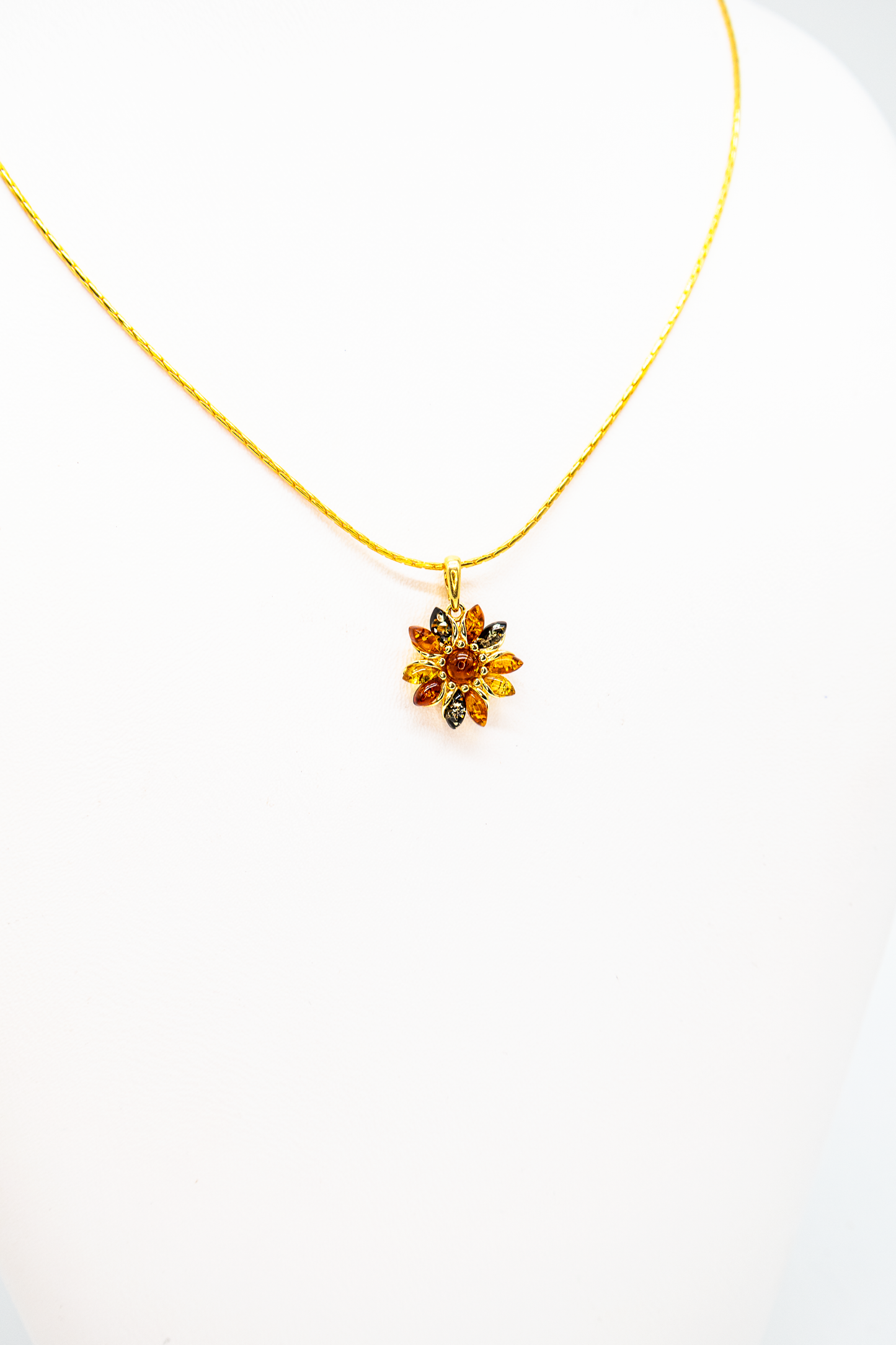 Anhänger Blütenform – exklusiver Schmuck
