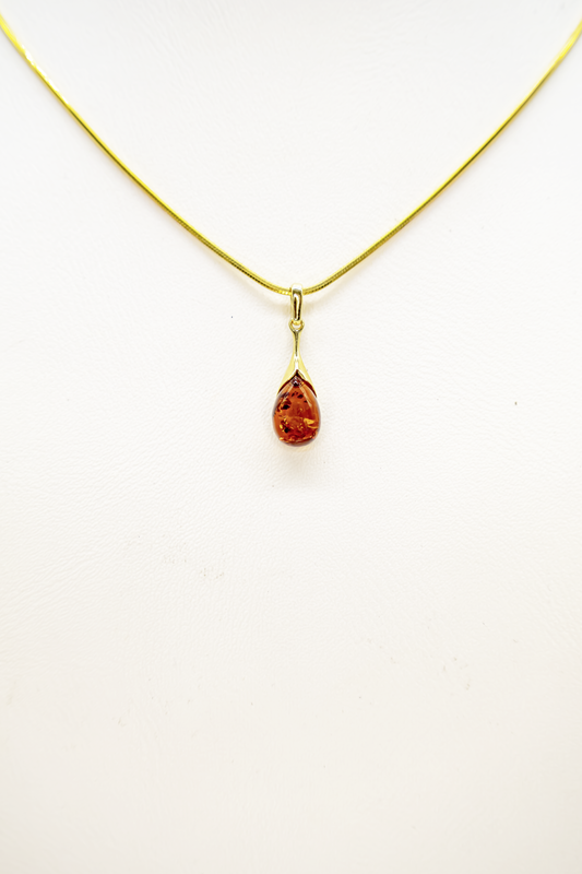 Amber pendant with gold-plated setting Complete