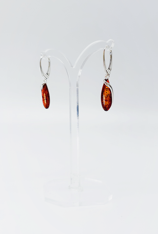 Drop-shaped amber pendants made of silver