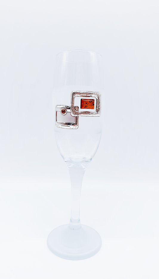 Exklusives Glas mit Bernstein- und Silberdekoration