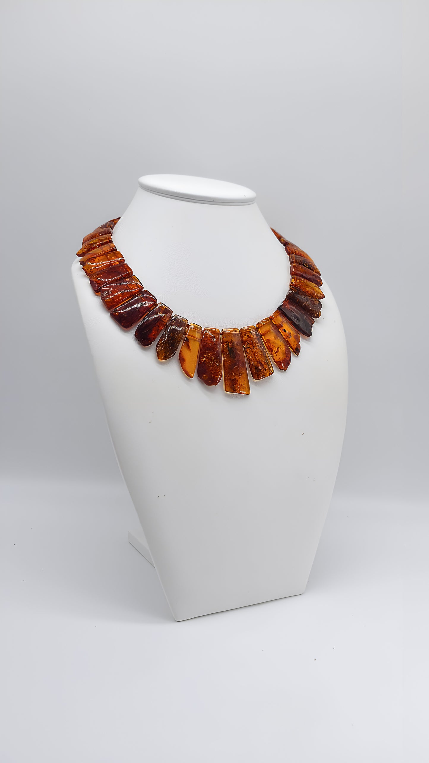 Bernsteinstrahlen: Einzigartige Collier