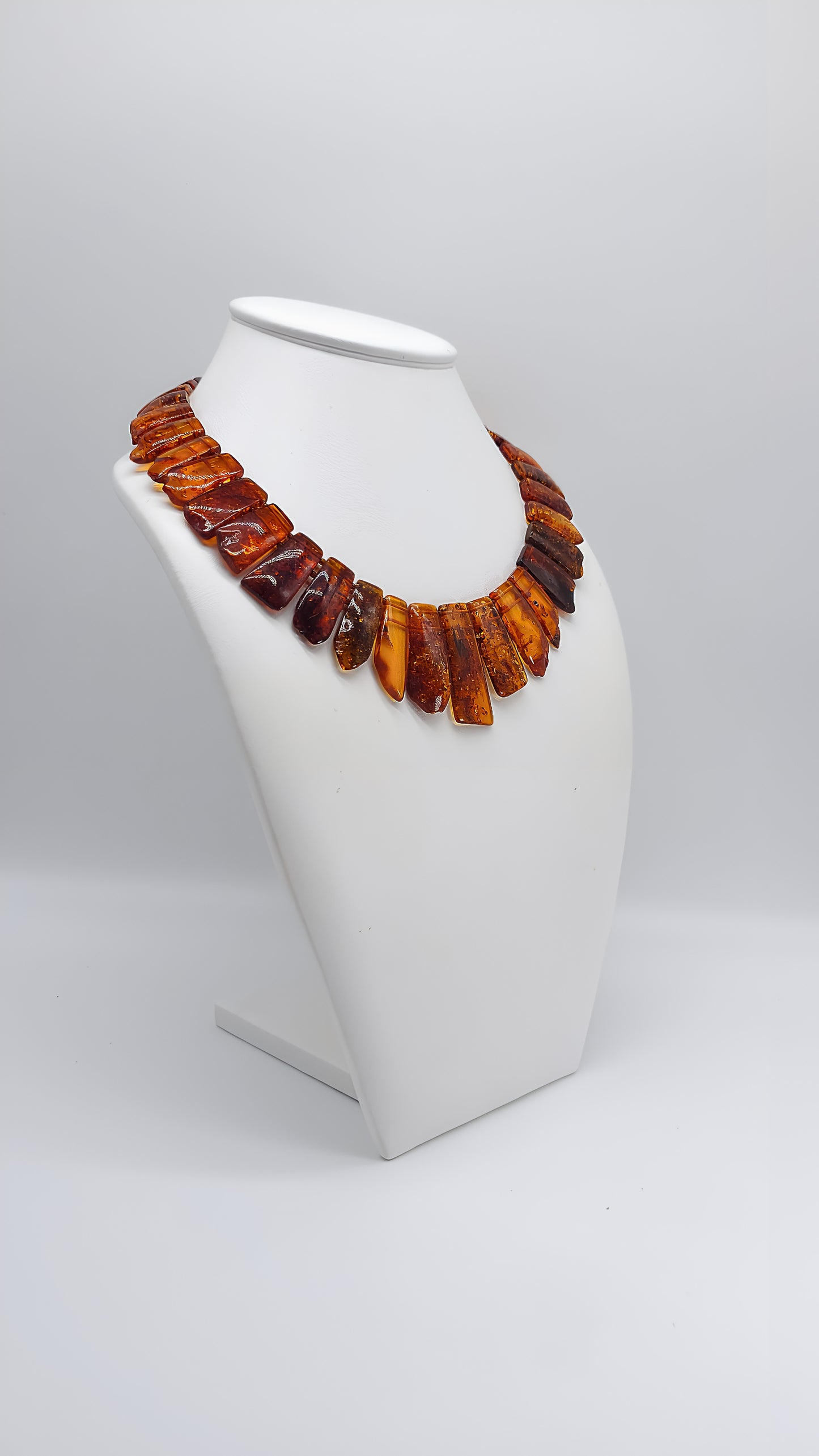 Bernsteinstrahlen: Einzigartige Collier