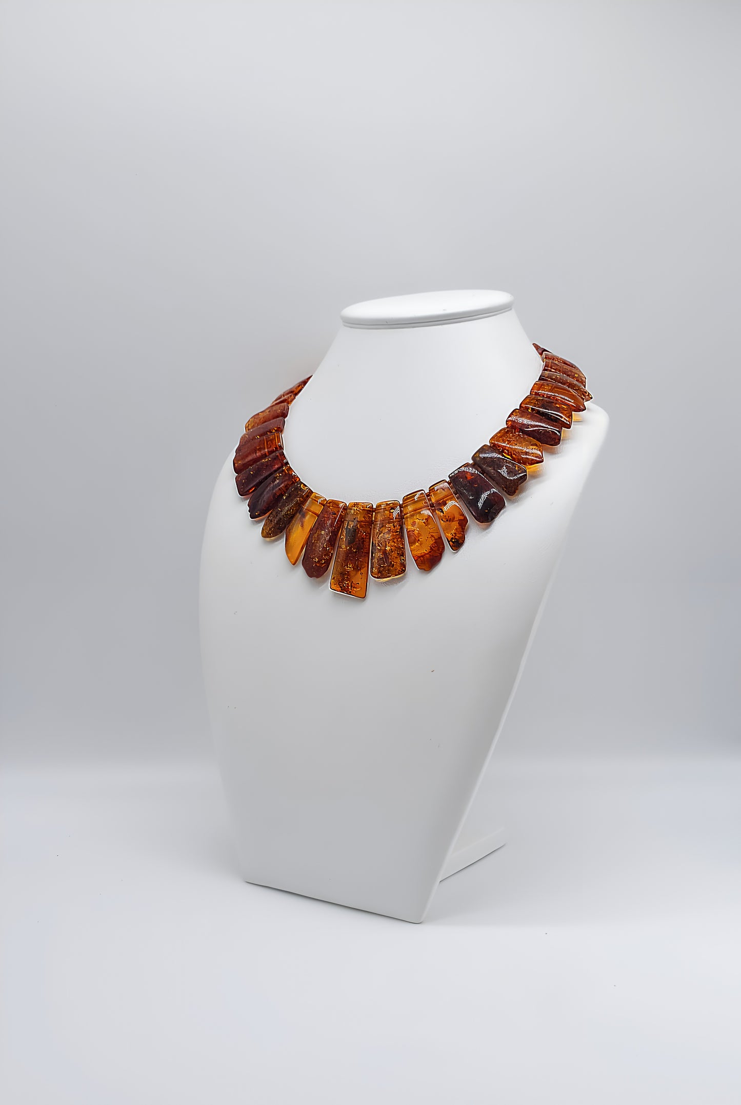 Bernsteinstrahlen: Einzigartige Collier